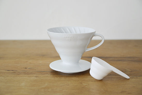 HARIO V60 ハリオコーヒーメーカー 限定色ホワイト　グラス4個付き Amazon｜HARIO(ハリオ) V60 透過ドリッパー 02 セラミック