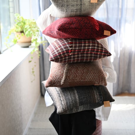 民族クッション 中材入り [展示品につき値下げ]