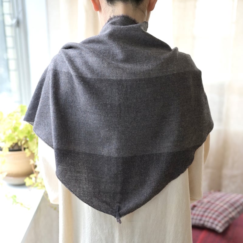 うさとUsato indigo三角ストール カシミヤ/ウール三角ストール | COOVA ONLINE SHOP