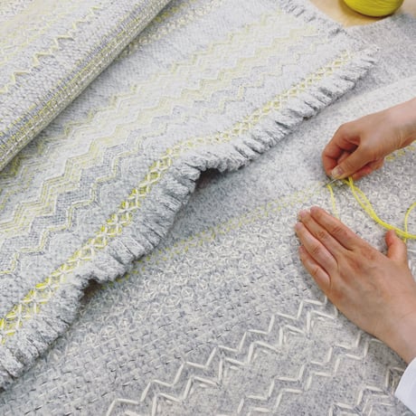 COOVAⒸトライバルラグ [Φ80cm] 刺繍