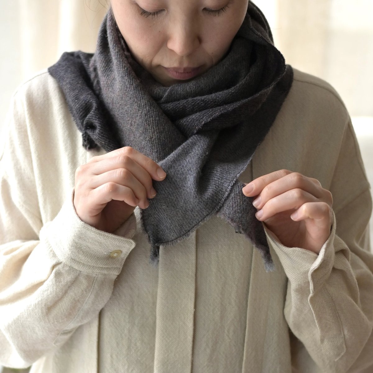 Cashmere-Wool Triangle Stole | COOVA ONLINE SHOP