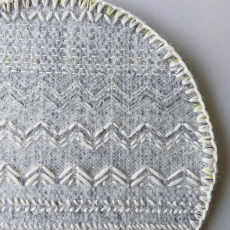 COOVAⒸ トライバルラグ [Φ35cm]  刺繍