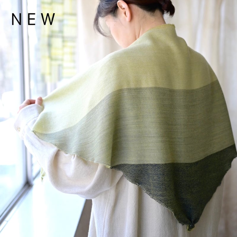 NEW】 Cashmere-Wool Triangle Stole | COOVA ONLI