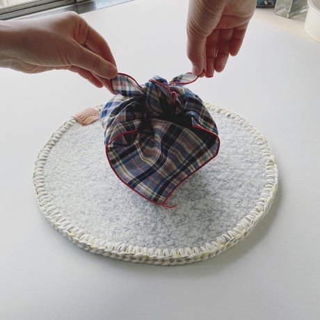 COOVAⒸ トライバルラグ [Φ35cm]  刺繍