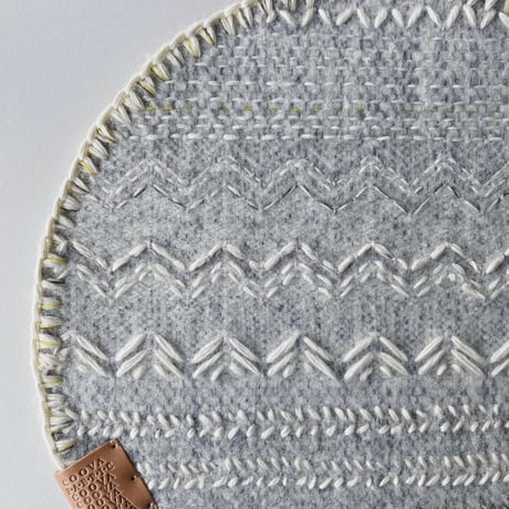 COOVAⒸ トライバルラグ [Φ35cm]  刺繍