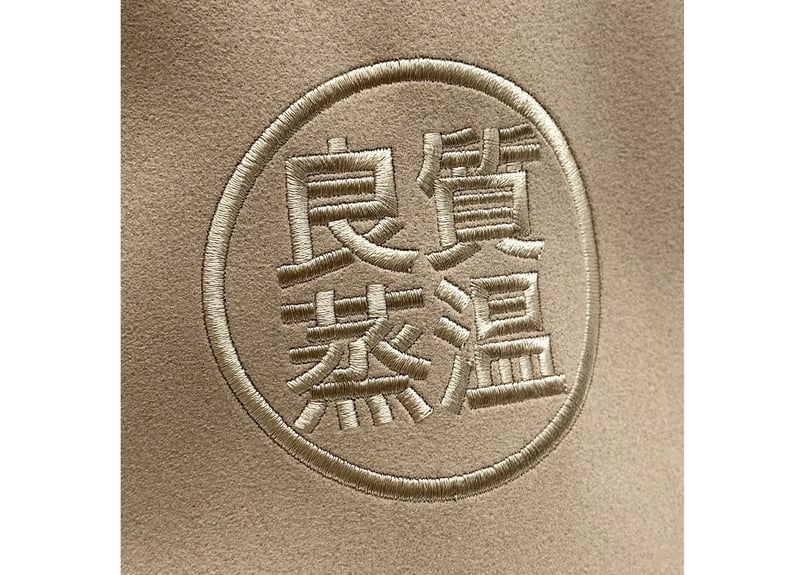 🔴良質蒸温🔴 刺繍入り! ベージュ 凄い断熱性 Lサイズ✓合皮 スエード