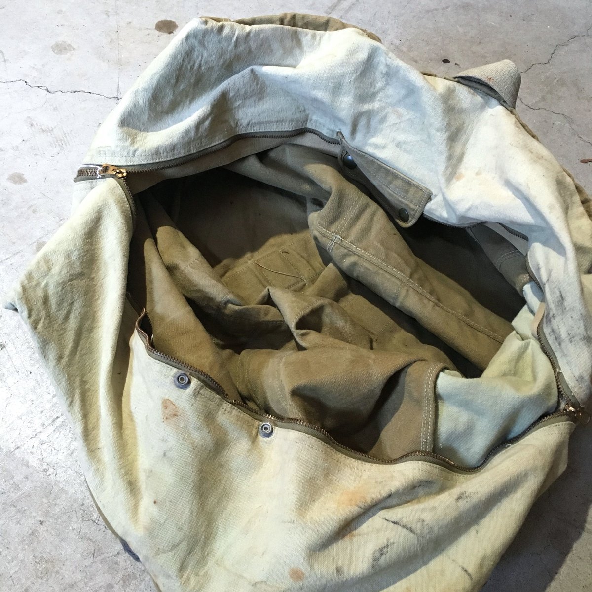 バッグ USAF 40s KIT BAG こちらのフライヤーズキッドバッグは色が人気ある空軍のものです