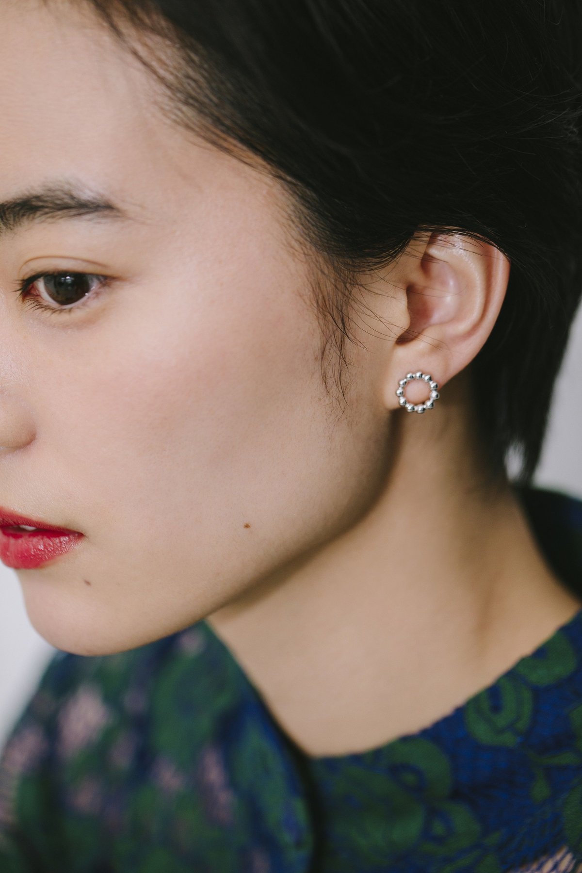 No.610-A　シマエナガ☆お花☆パール☆レジンピアス・イヤリング(丸型) No.610-A シマエナガ☆お花☆パール☆レジンピアス・イヤリング