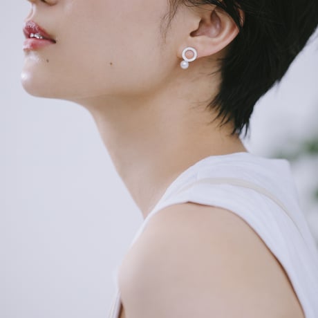 dot.小さなまるとパールのイヤリング（シルバー）【E35-332S】