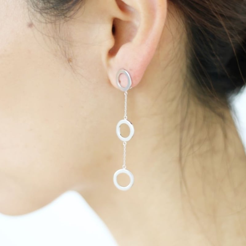 雑誌掲載　tripricade 3連まるのイヤリング(シルバー) tripricade 3連まるのイヤリング(シルバー)【E43-332S】 | Everyd