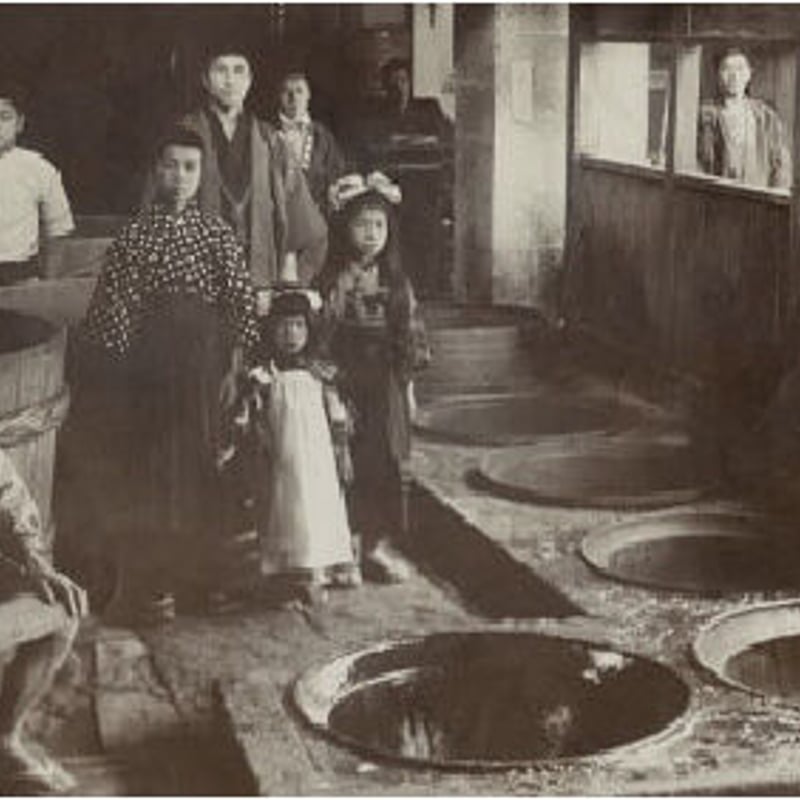 究極の古美術◼️蔵から黒飴のような美しい雰囲気の良い飴色の花瓶、壺が出てきました。 美しい古美術◼️蔵から素晴らしい雰囲気の壺、壷、花瓶が出て来