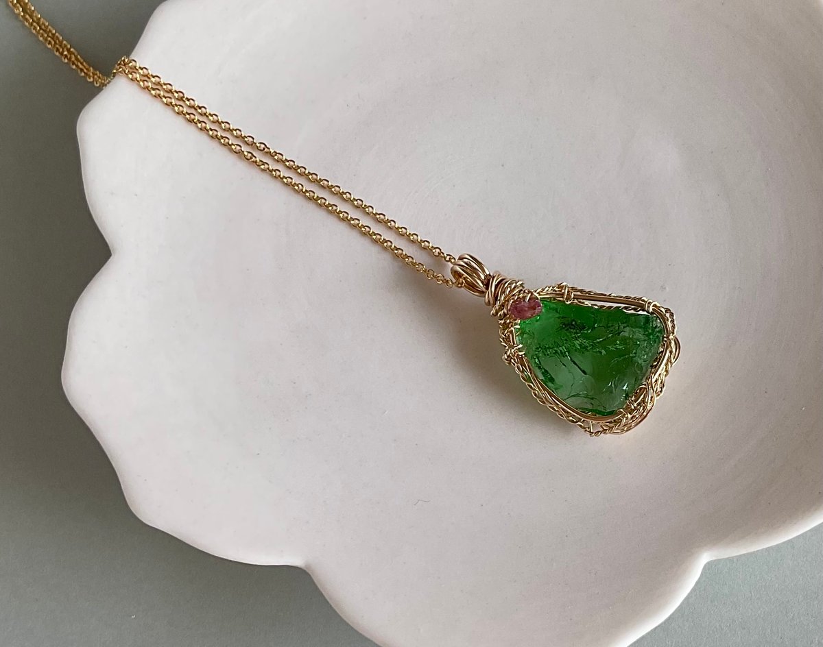 インドネシア産エメラルドグリーンアンダラのジュエリー“広がる未来