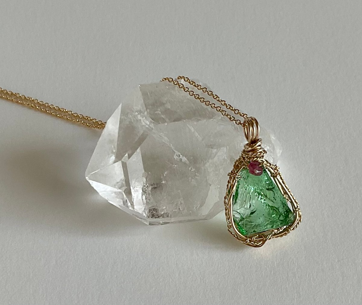 インドネシア産エメラルドグリーンアンダラのジュエリー“広がる未来