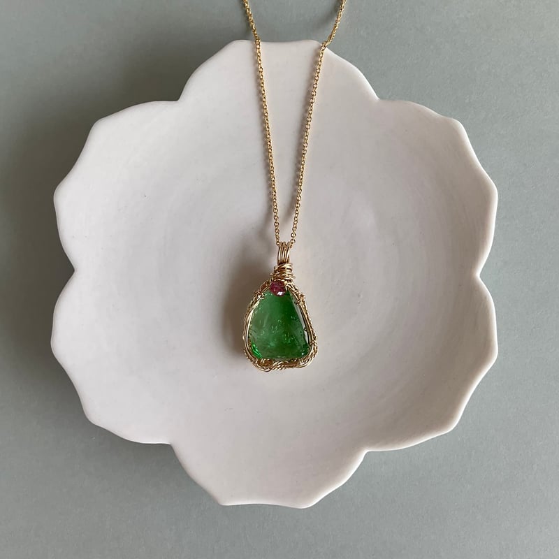 インドネシア産エメラルドグリーンアンダラのジュエリー“広がる未来