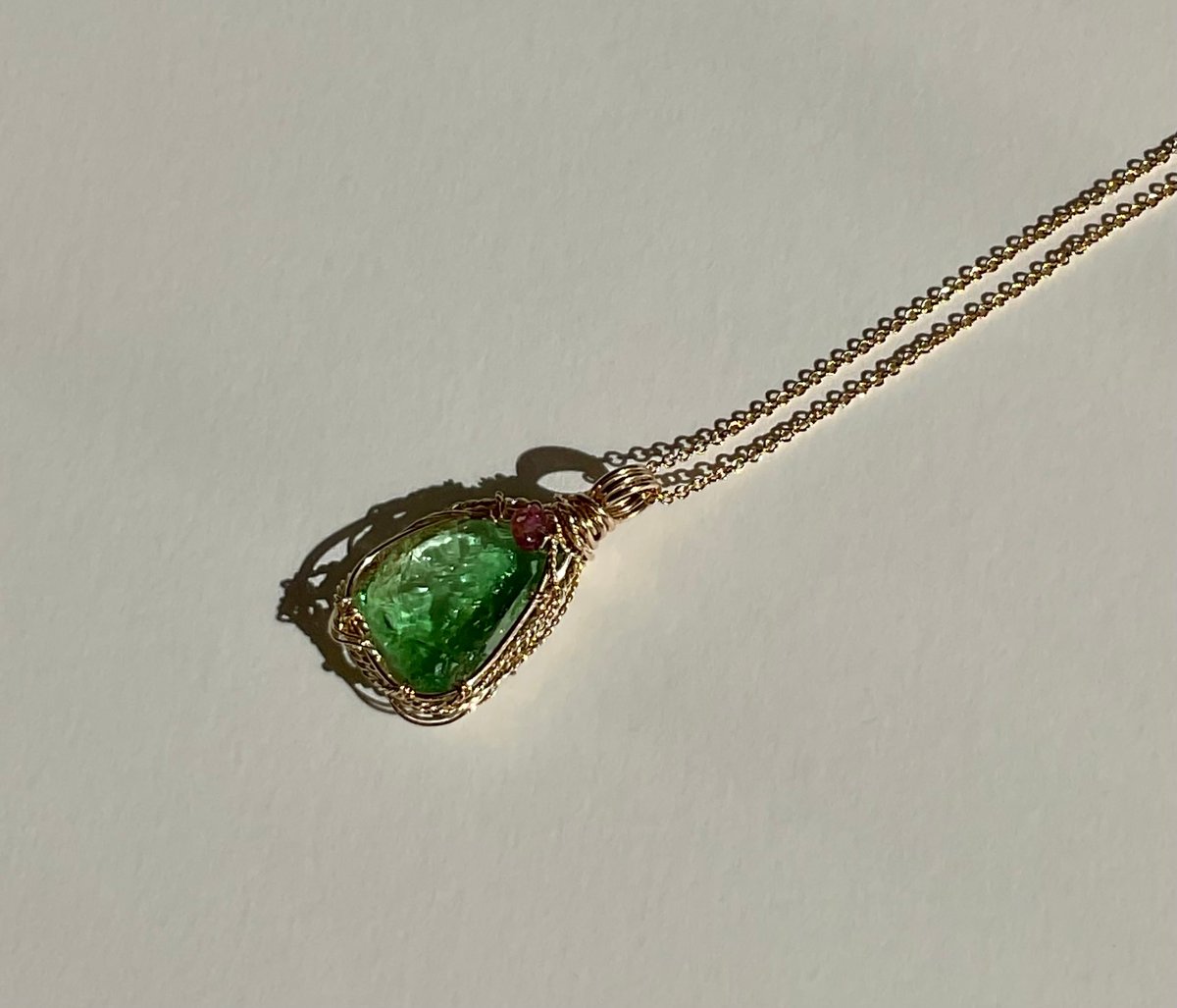 インドネシア産エメラルドグリーンアンダラのジュエリー“広がる未来