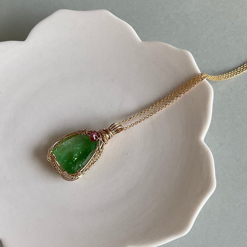 インドネシア産アンダラクリスタル エメラルドグリーン インドネシア産アンダラクリスタル原石 エメラルドグリーンA | EBIA