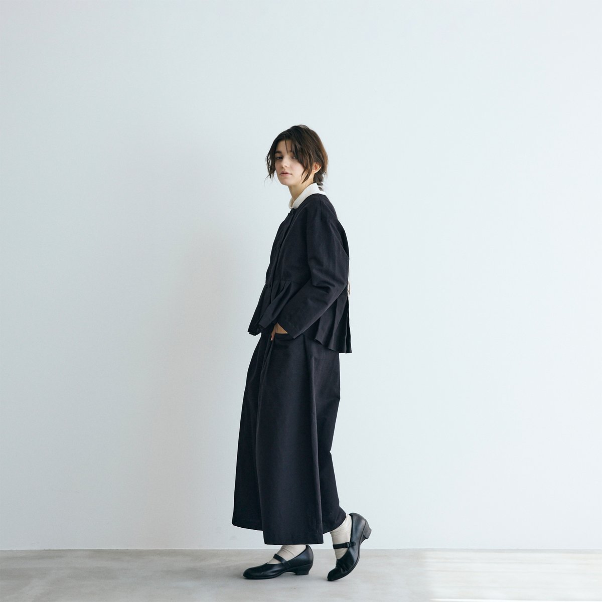 ハイカウントコットンリネン・ダブルボタンジャケット／ブラック | MAGALI