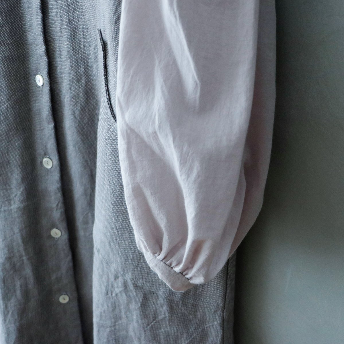 完売しました＞リネンラミーシャンブレー・フリルネックワンピース  