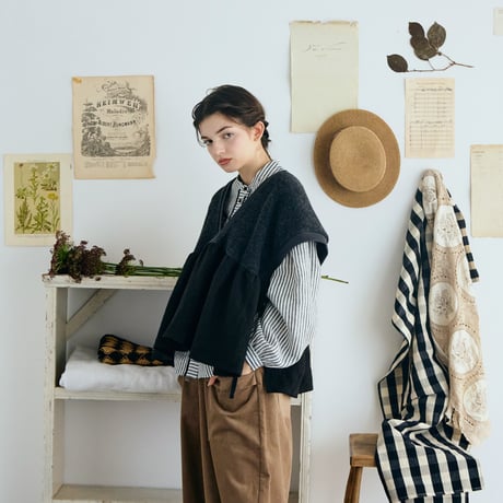 ストライプリネン・アンティークブラウス／ブラック×ホワイト