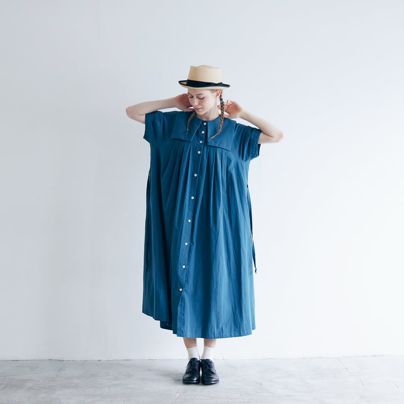 天日干しコットン・スクエアカラー・ワンピース／ディープブルー | MAGALI