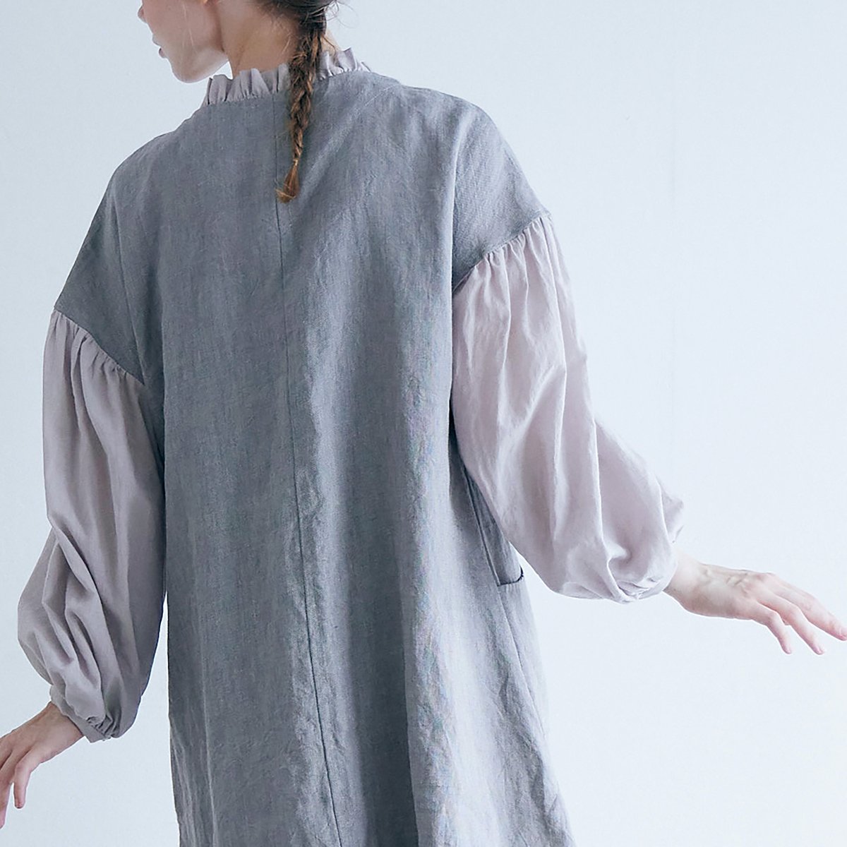 完売しました＞リネンラミーシャンブレー・フリルネックワンピース  