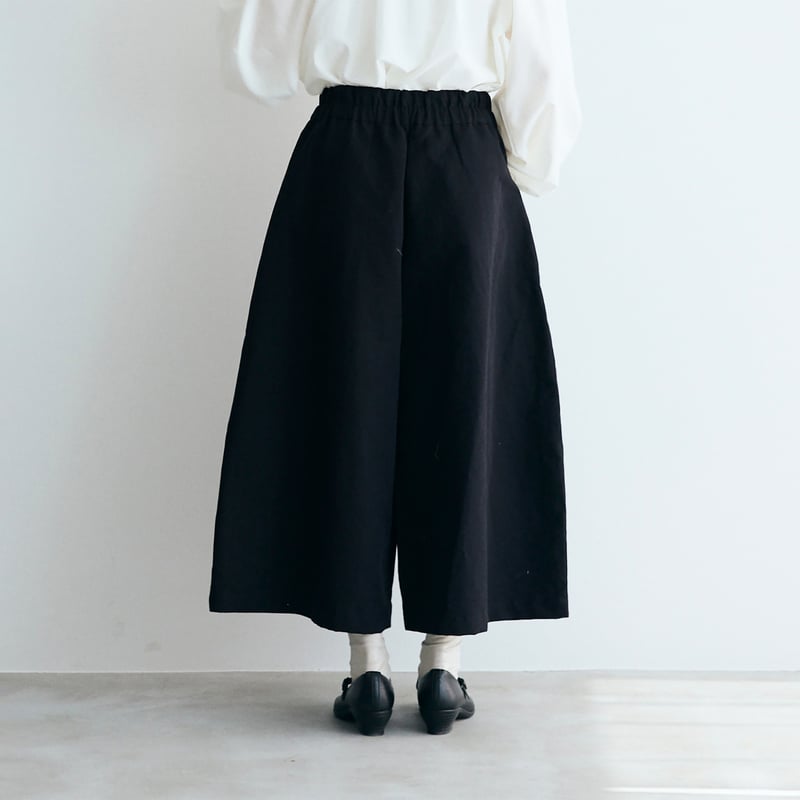 ハイカウントコットンリネン・コクーンパンツ／ブラック | MAGALI