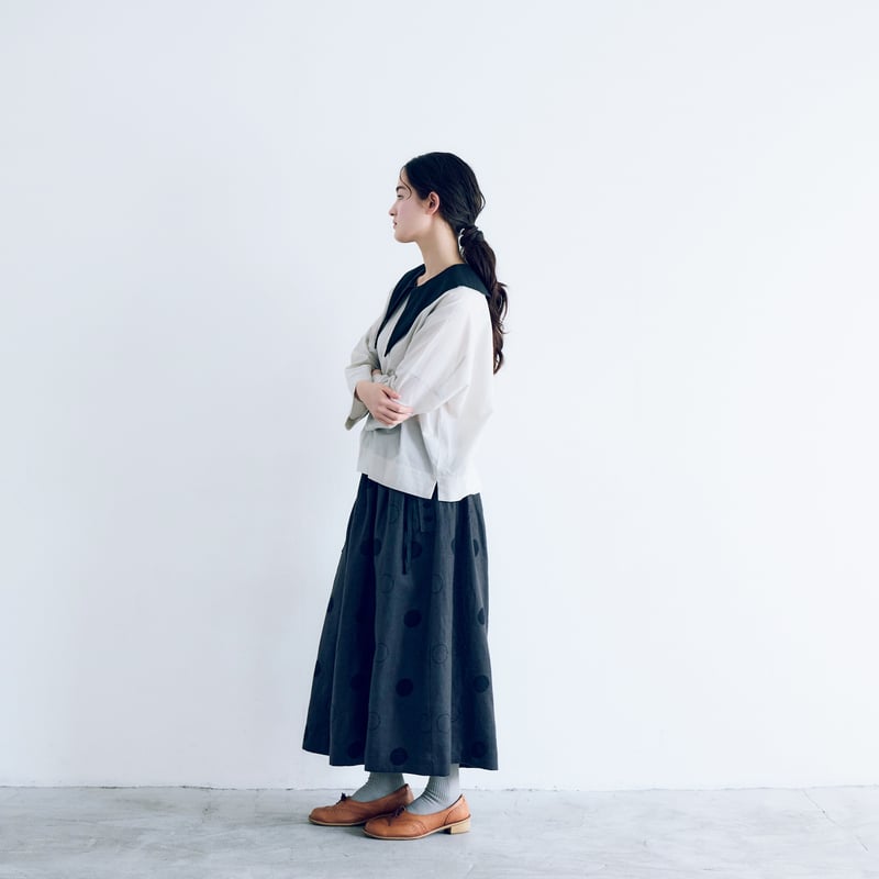 MAGALIプルオーバー　新品❤️ MAGALI マガリ 天日干しコットン ヨークプルオーバー(23AW