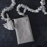 ＜完売しました／WEB限定販売＞Handspun fray pochet ポシェット／ベージュ