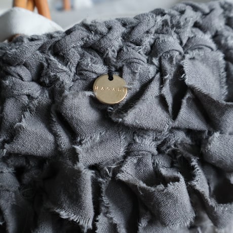 ＜7月30日再販／WEB限定販売＞Handspun Asymmetry Fray Basket  カゴバッグ／グレイ
