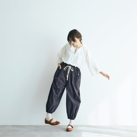 ＜完売しました＞ウォッシュドコットン・バルーンギャザーパンツ／ギンガムチャコール