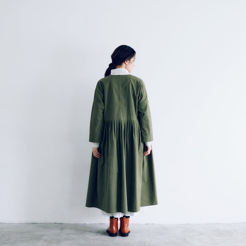 MAGALI コットン リネン フリル ワンピース　スミクロ ピグメントダイコットン・フリルワンピース／カーキ | MAGALI