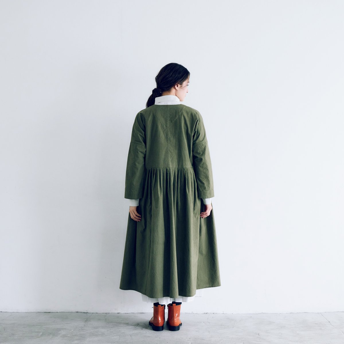 ピグメントダイコットン・フリルワンピース／カーキ | MAGALI