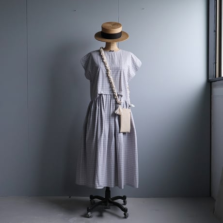 ＜完売しました／WEB限定販売＞Handspun fray pochet ポシェット／ベージュ