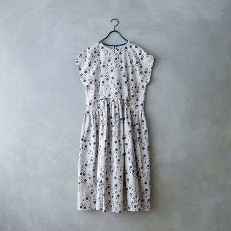 ＜完売しました＞Fleur de brume　コットンリネン・ラウンドスリーブワンピース ／ダスティブルー