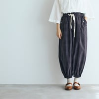＜完売しました＞ウォッシュドコットン・バルーンギャザーパンツ／ギンガムチャコール