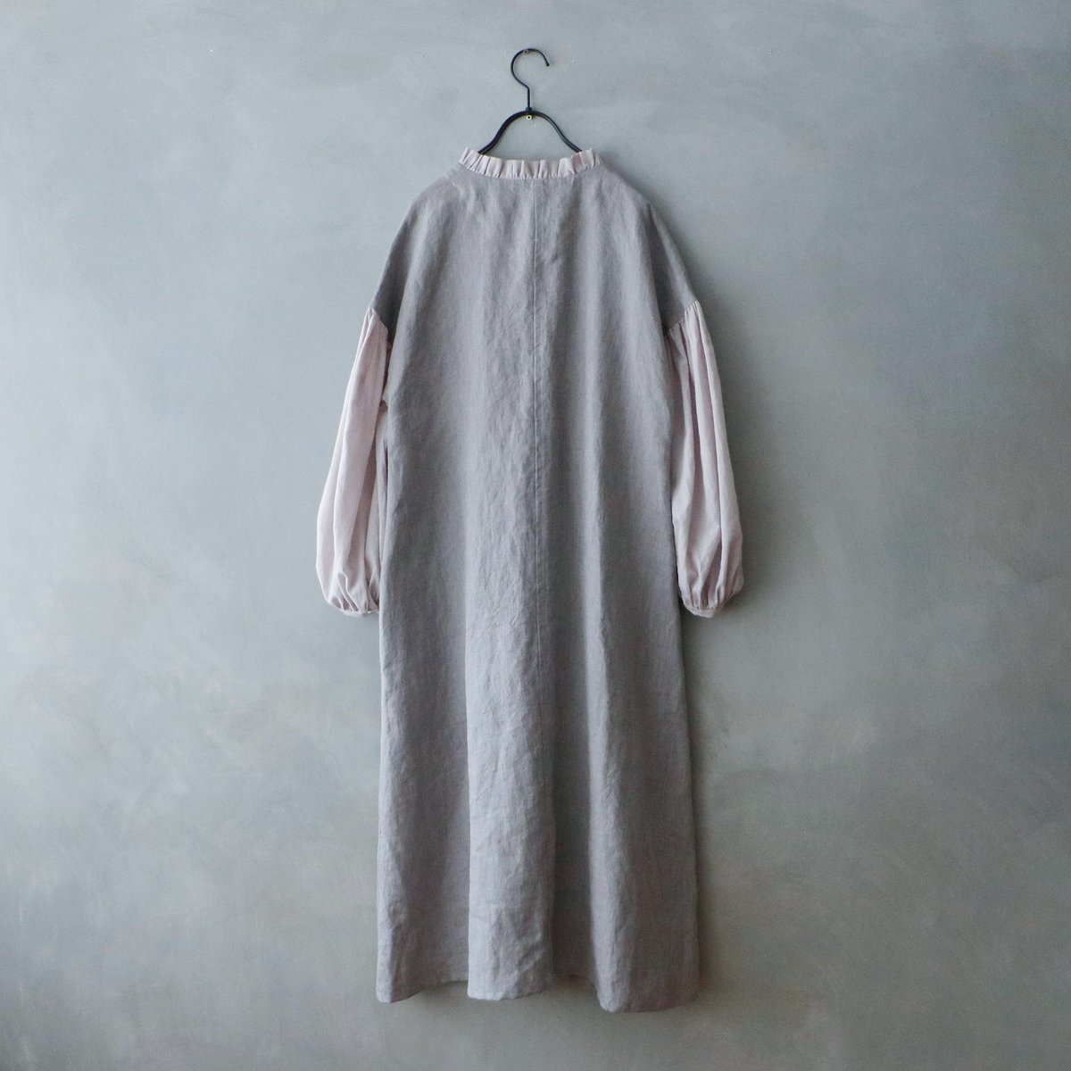 完売しました＞リネンラミーシャンブレー・フリルネックワンピース  