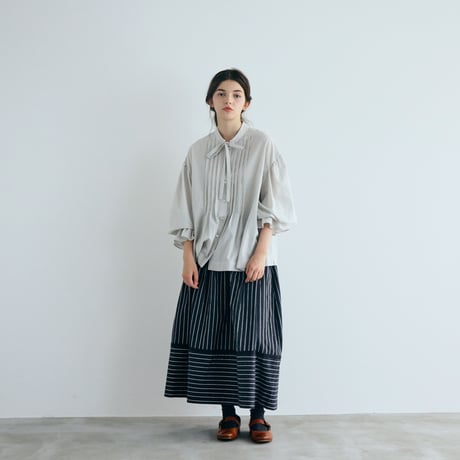 天日干しコットン・ボウタイブラウス／グレイ