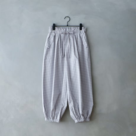 ＜完売しました＞ウォッシュドコットン・バルーンギャザーパンツ／ギンガムグレイ