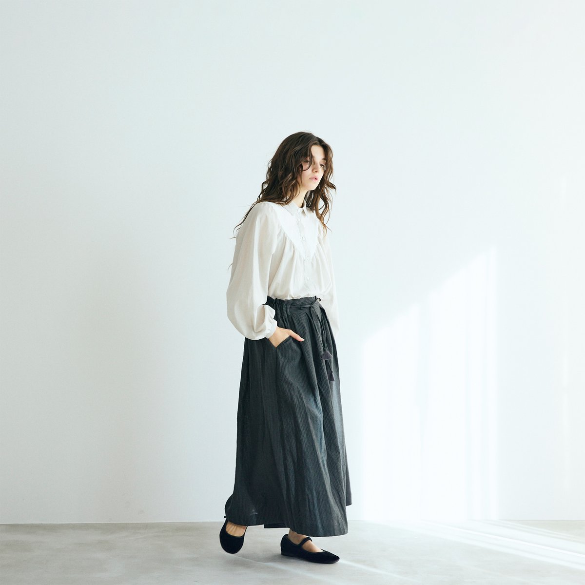 極美品⭐️萌　モユル　ワイドパンツ　リネン　レーヨン　サルエルパンツ　ストライプ リネンコットンストライプ・タックワイドパンツ／チャコール | MAGALI