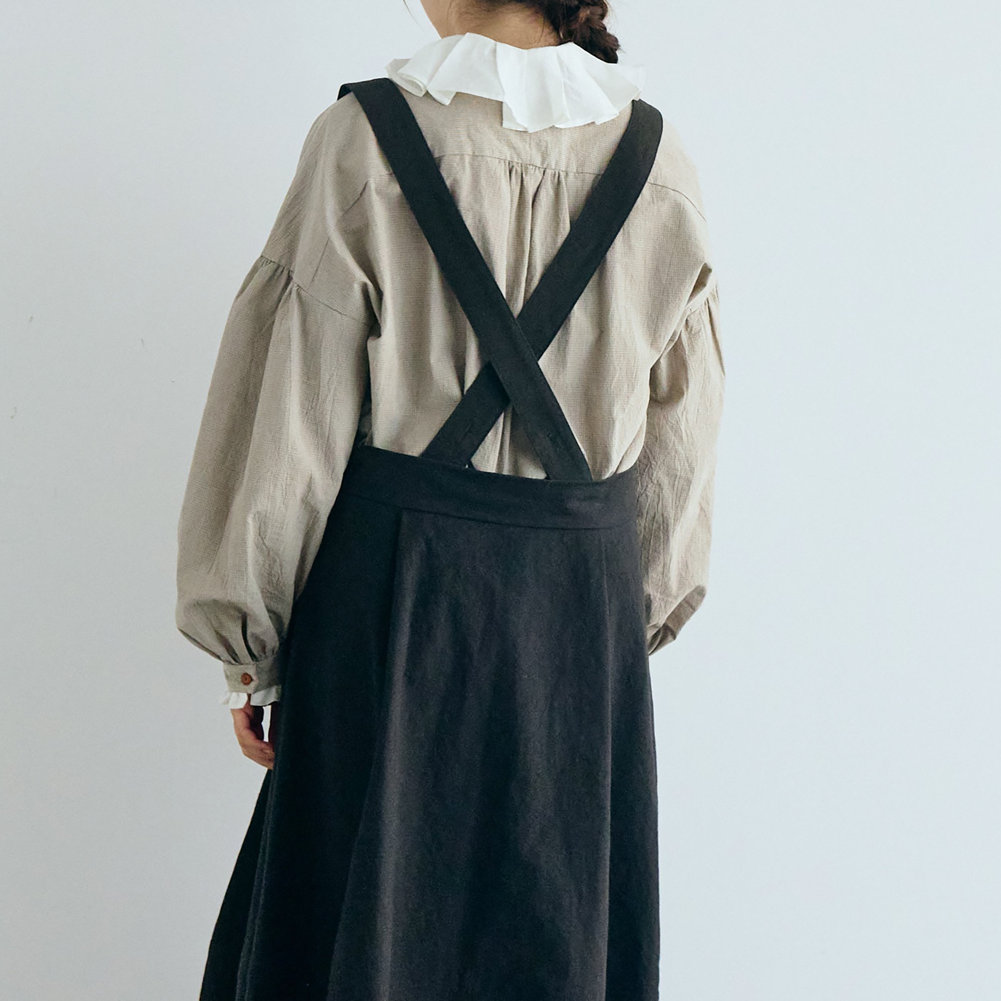 キャンバスコットンリネン・サスペンダースカート／ブラック | MAGALI