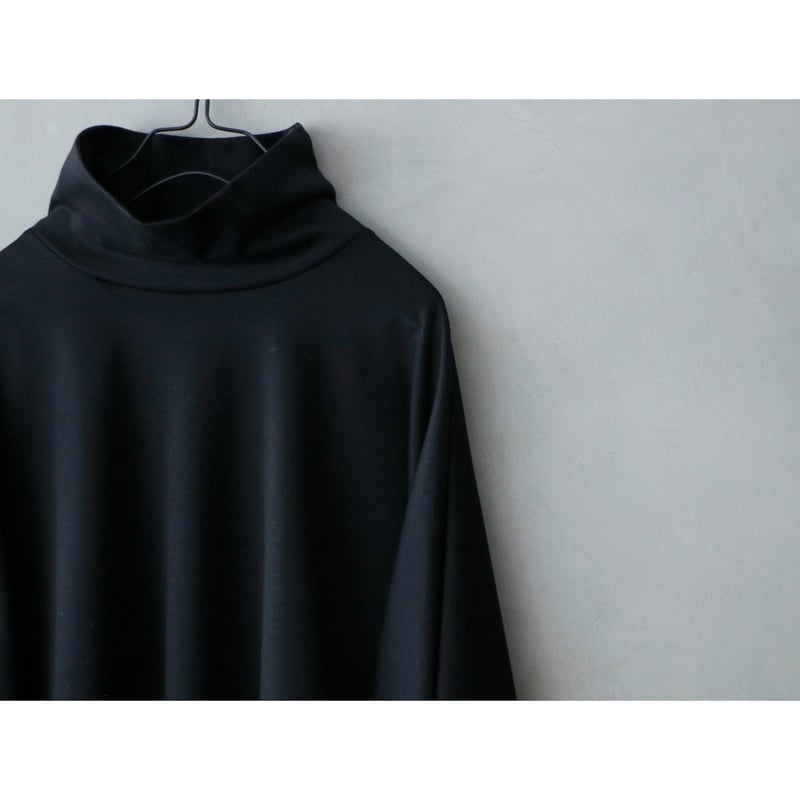 ハイゲージコットン・タートルカットソー／ブラック | MAGALI