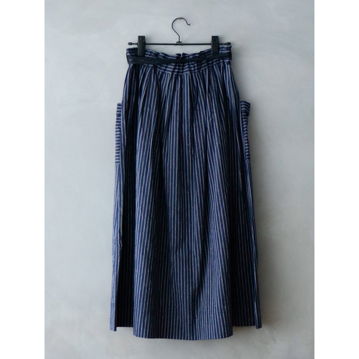 ストライプコットン・ロングスカート／ネイビー | MAGALI