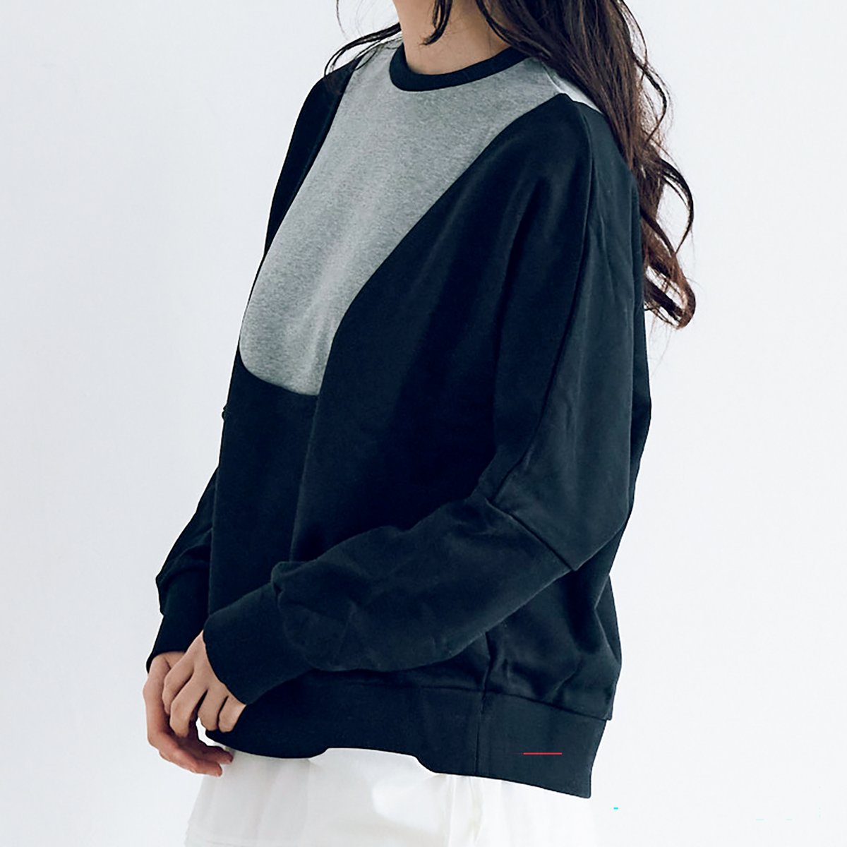 MAGALI コットンスウェット　スイッチングプルオーバー　ブラック　新品 コットンスウェット・スイッチングプルオーバー／ブラック | MAGALI