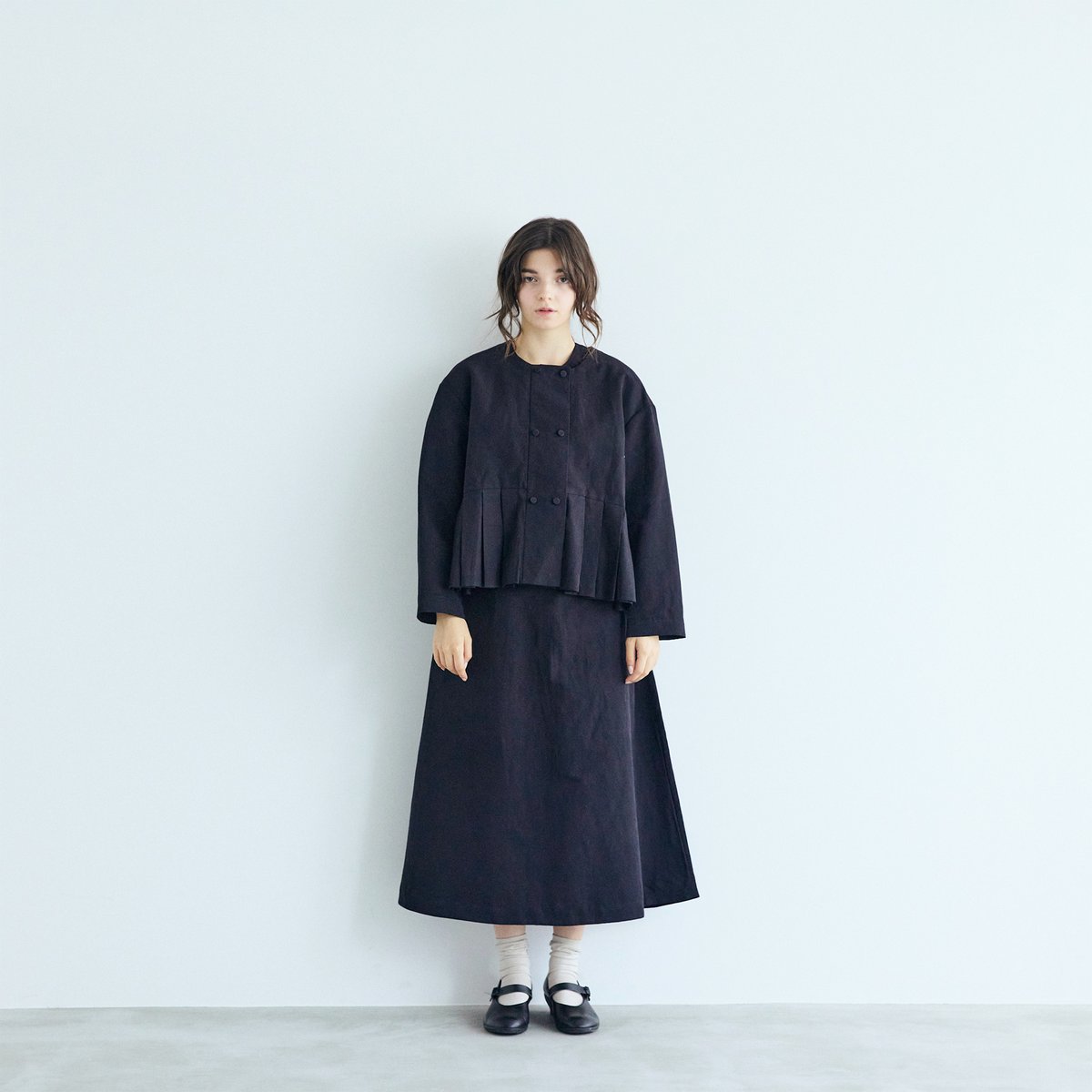 ハイカウントコットンリネン・ダブルボタンジャケット／ブラック | MAGALI