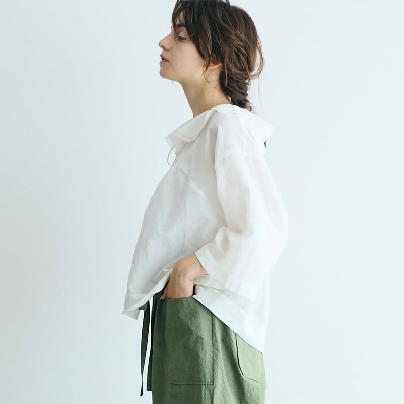 完売しました＞コットンシルクブレイド・フリルカラーブラウス／オフ