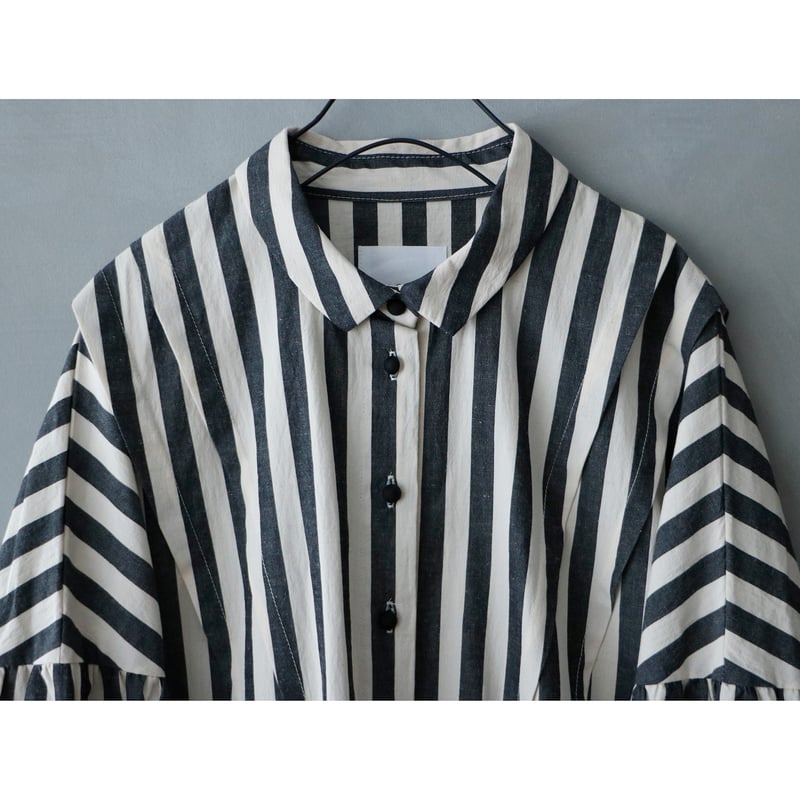 コットンリネンストライプ・タックショルダーブラウス／ブラック | MAGALI