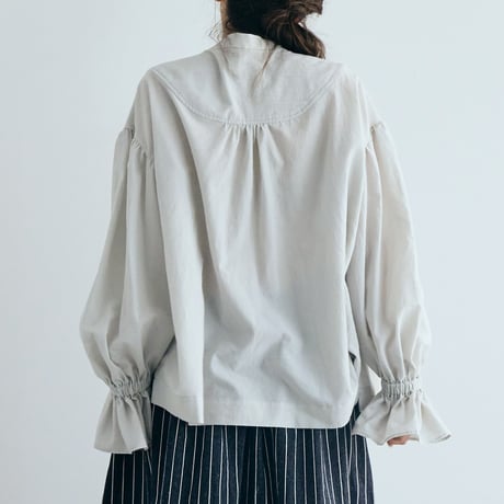 天日干しコットン・ボウタイブラウス／グレイ