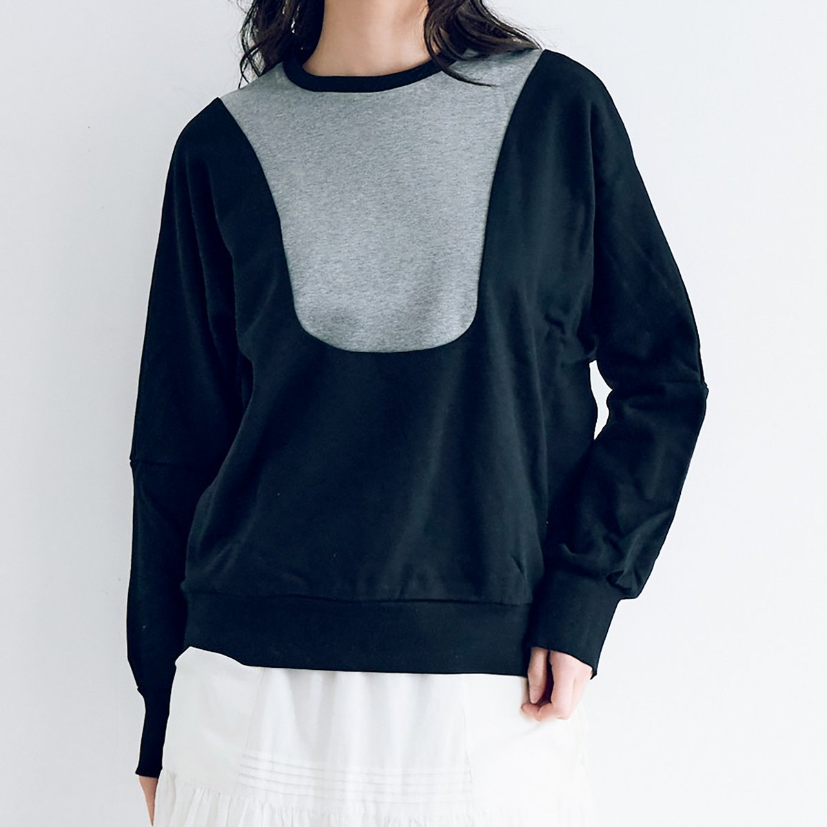 コットンスウェット・スイッチングプルオーバー／ブラック | MAGALI