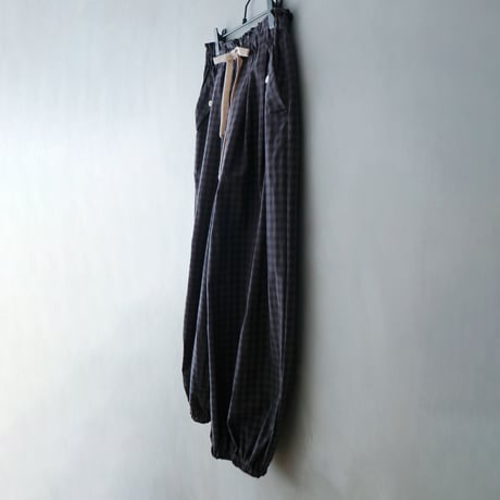＜完売しました＞ウォッシュドコットン・バルーンギャザーパンツ／ギンガムチャコール