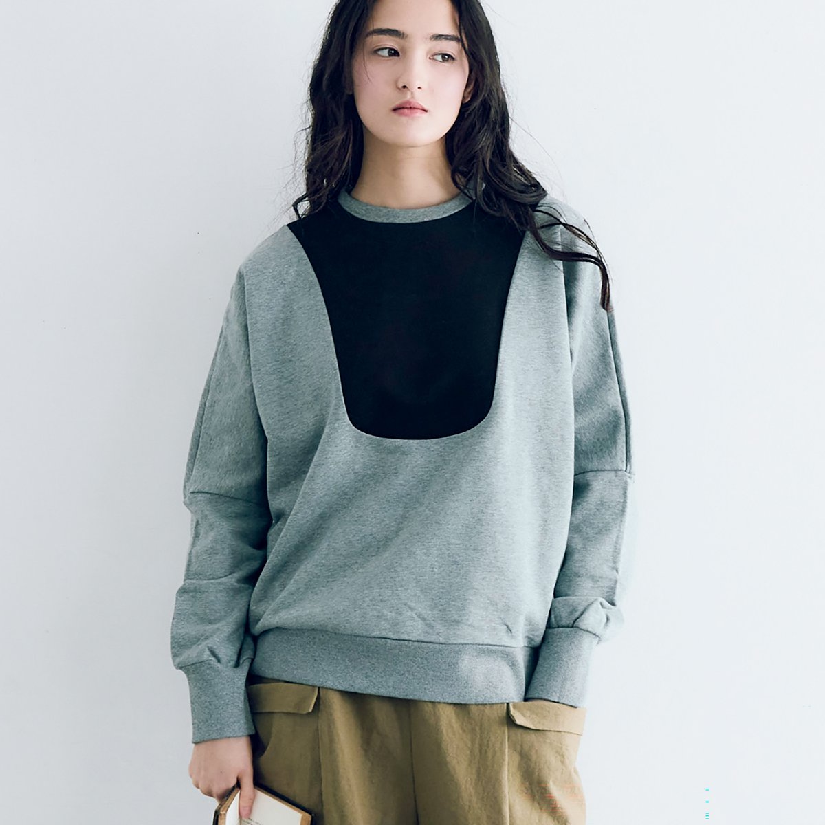 MAGALI コットンスウェット　スイッチングプルオーバー　ブラック　新品 MAGALI マガリ コットンスウェット・スイッチングプルオーバー